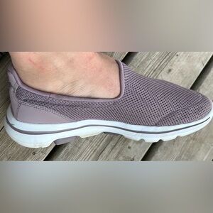 SKETCHERS Go Walk women’s size 7.5 slip on shoes